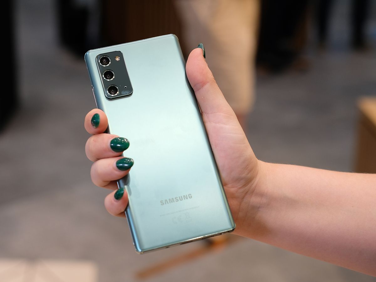 shadatsdayout's tweet photo. #Samsung #Galaxy #Note20Ultra come with
6.9" #QuadHD+ 120Hz Adaptive Display
25% brighter than #S20Ultra
#108MP Triple Camera + Laser AF
#Exynos990 / #SD865+ Chipset
-256/512GB UFS 3.1 Storage 
#12GB RAM
#50MaxZoom
4,500mAh Battery
£1179 / €1299
#tech #Note20 #Note20Plus #news https://t.co/Dl7RKmFjld