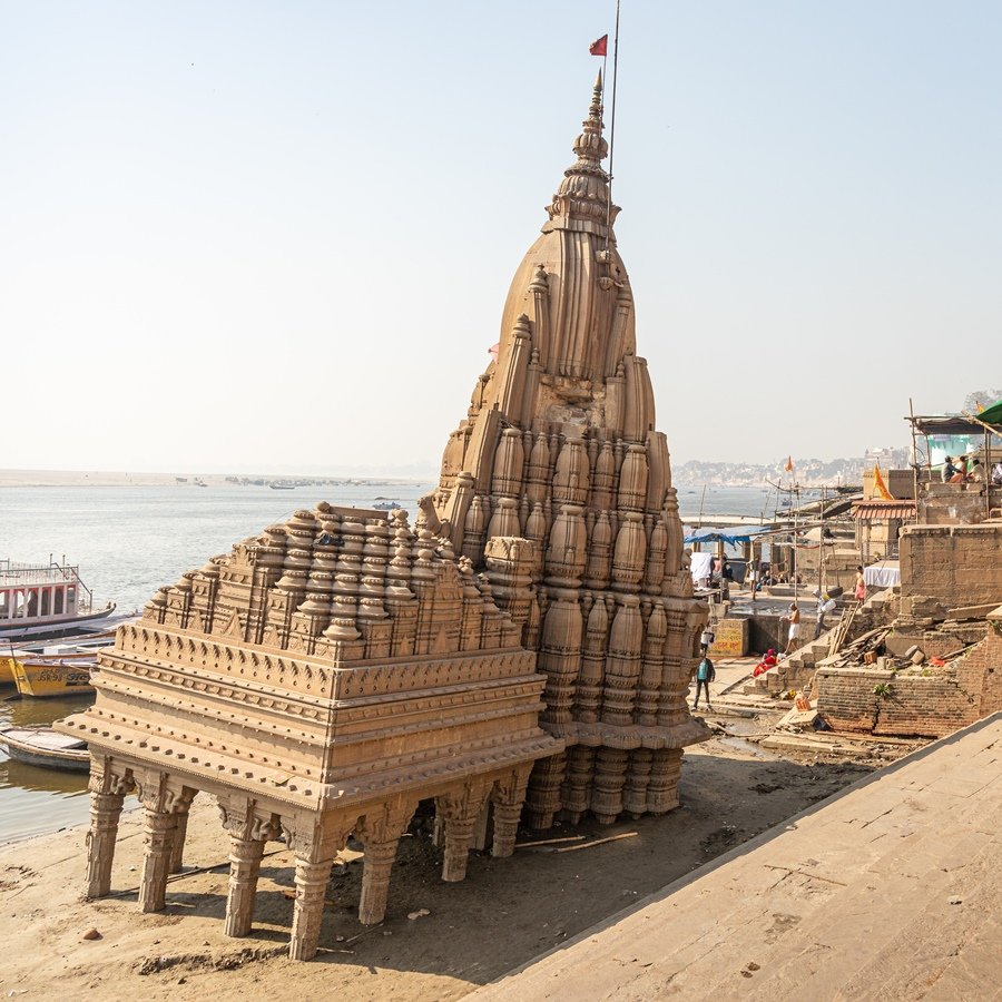 #RatneswarTemple in Varanasi has more leaning angle than #Leaningtowerofpisa and Height is also more than it. @subhash_kak  @davidfrawleyved @SouleFacts @web_doctor #IncredibleIndia #India #Hinduism
