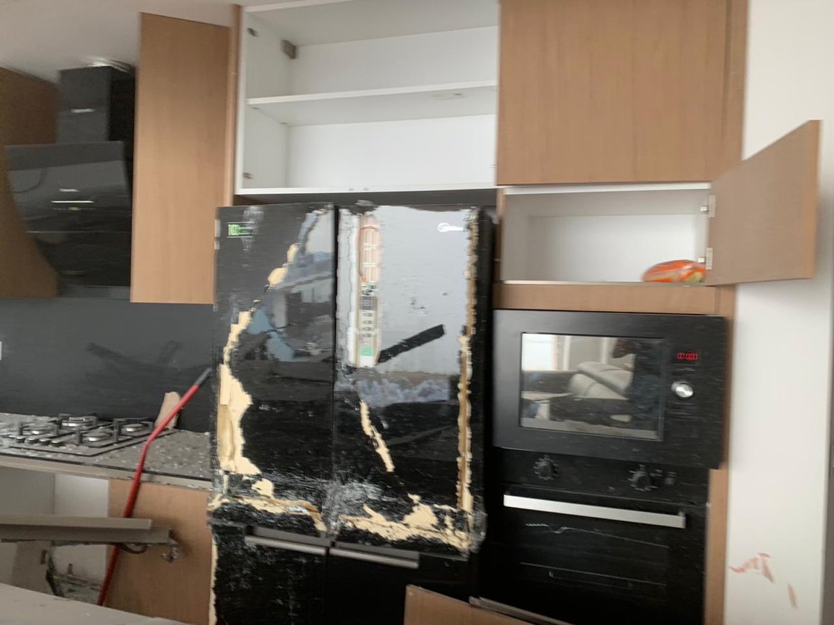 RadioRayRTE's tweet photo. ‘We’re still very grateful... we managed to escape serious injury’ Anthony is from Wicklow and speaks to @gokathrynthomas on @RTERadio1 from #Beirut. His apartment was destroyed.

You can help #Lebanon:
https://t.co/4ehqA3Ntx7
Or
https://t.co/RWNVe1uw9n https://t.co/KKfPyiMxFP