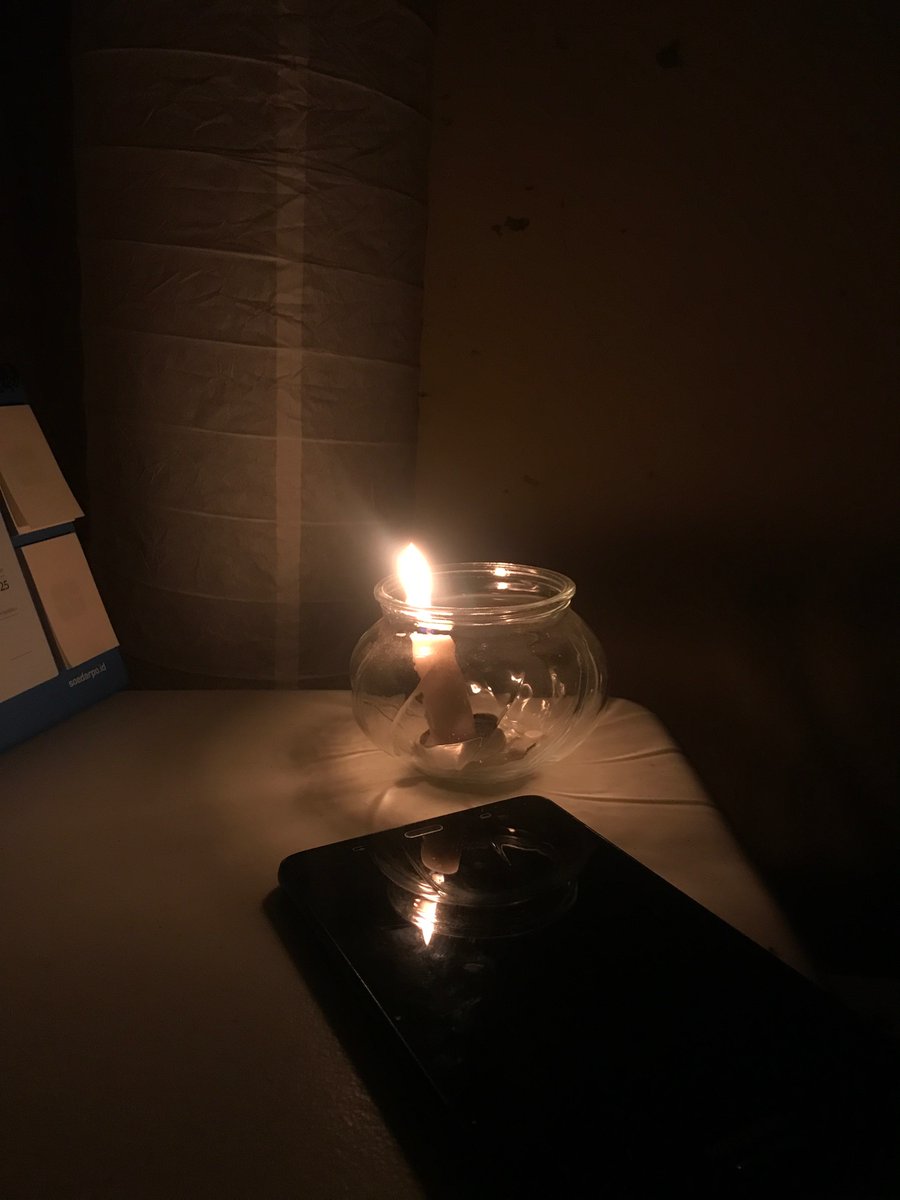83rifai's tweet photo. Lagi lagi dan lagi Kemanggisan mati lampu lagi @pln_123, huft tepok jidat. Telpon 123 gak ada solusi, mau ke kantor PLN, gw siapa? Yang ada diusir nanti. Ingin ku teriak ... capek pelayanan BUMN yang makin hancur buruan pak menteri, bersihin sampai ke akar2nya
#DaruratKepercayaan https://t.co/wrJwbzM3XE