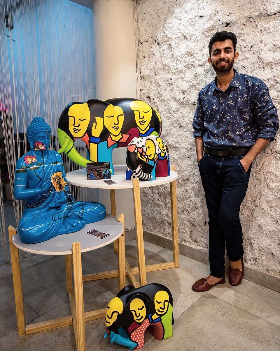 Prakash Garg @prakashgarg3, the artist from Chhattisgarh. He is on his journey to create new dimensions to art. The beauty of Batauli has been spreading across the world through his art. We would meet him on Insta Live, this Sunday.
#IncredibleIndia #hiddengemsofchhattisgarh