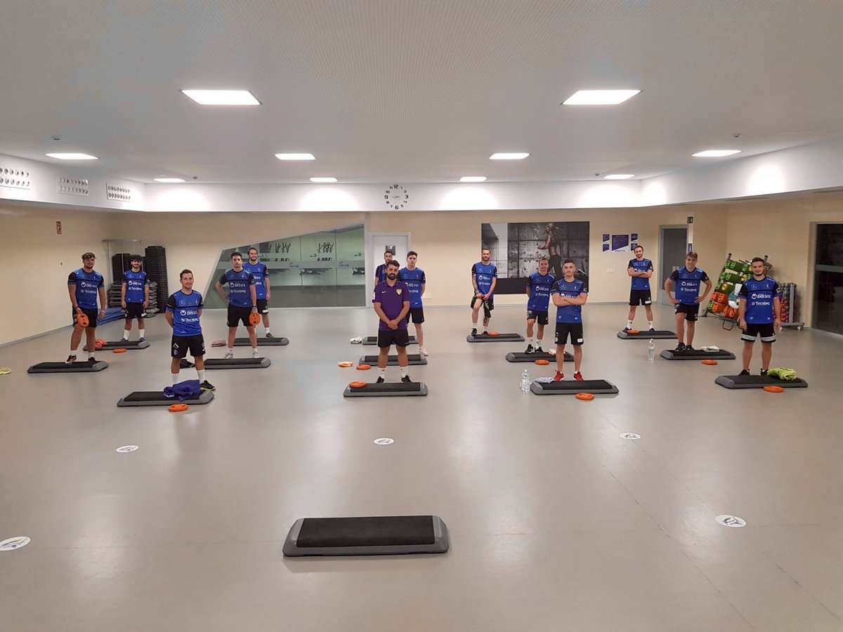 InterJaen's tweet photo. 🏋🏻♂️👟⚽️ Ayer arrancó pretemporada nuestro #InterSenior en @TSEASIfpForus para prepar la plantilla de cara a la temporada 20/21. Alegría por el reencuentro, caras nuevas y otras que continúan para formar un bloque competitivo, mucha motivación y ganas de fútbol.
💙🖤 #ForzaInter https://t.co/liEFaUi7Sb