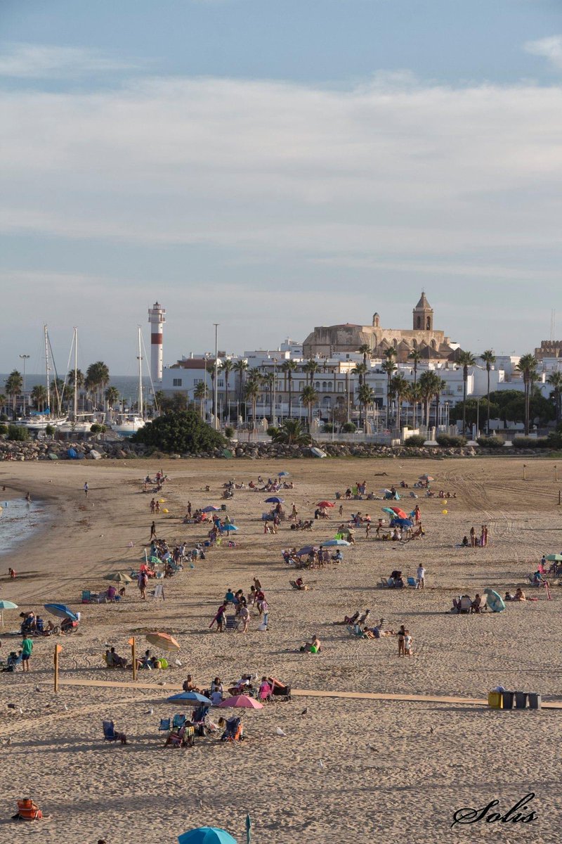 TurismoRota's tweet photo. Esta tarde cogemos la #sombrilla y nos vamos a la #playadelchorrillo con @antonio_cordero_solis uno de nuestros #fotografoslocales mas televisivos ! Que bien se está en esta #playaderota 🏖 además es ideal para practicar #deportesnauticos #descubrerota #rotasabeafelicidad https://t.co/HriMZjAjrB