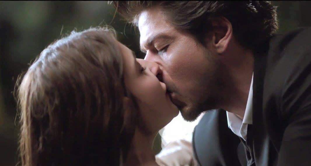 SRKUniverseBGR's tweet photo. #3YearsOfJHMS
Lovely cute movie with great @iamsrk & @AnushkaSharma ❤️❤️❤️ https://t.co/Mve2JmldlS