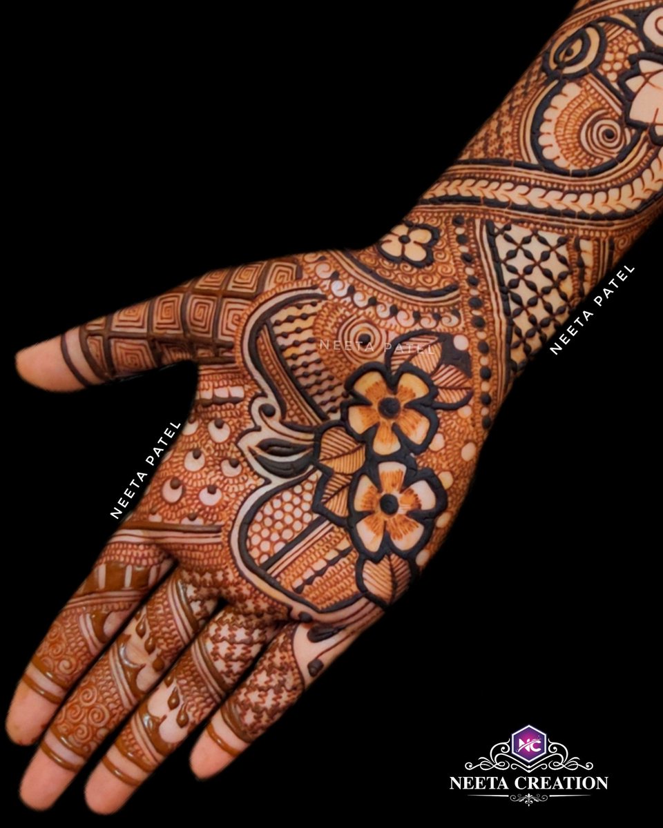 Beautiful Indian design ❤️
Dm for further bookings and inquires 📲
#henna #cutwork #hennaartist #hennaart #hennatattoo #indianbride #designerart  #organichenna #stylish #roses #loveforever #hennainspo #hennainspire #hennadesigns #hennaheaven #hennaartist #mehndi #wedding