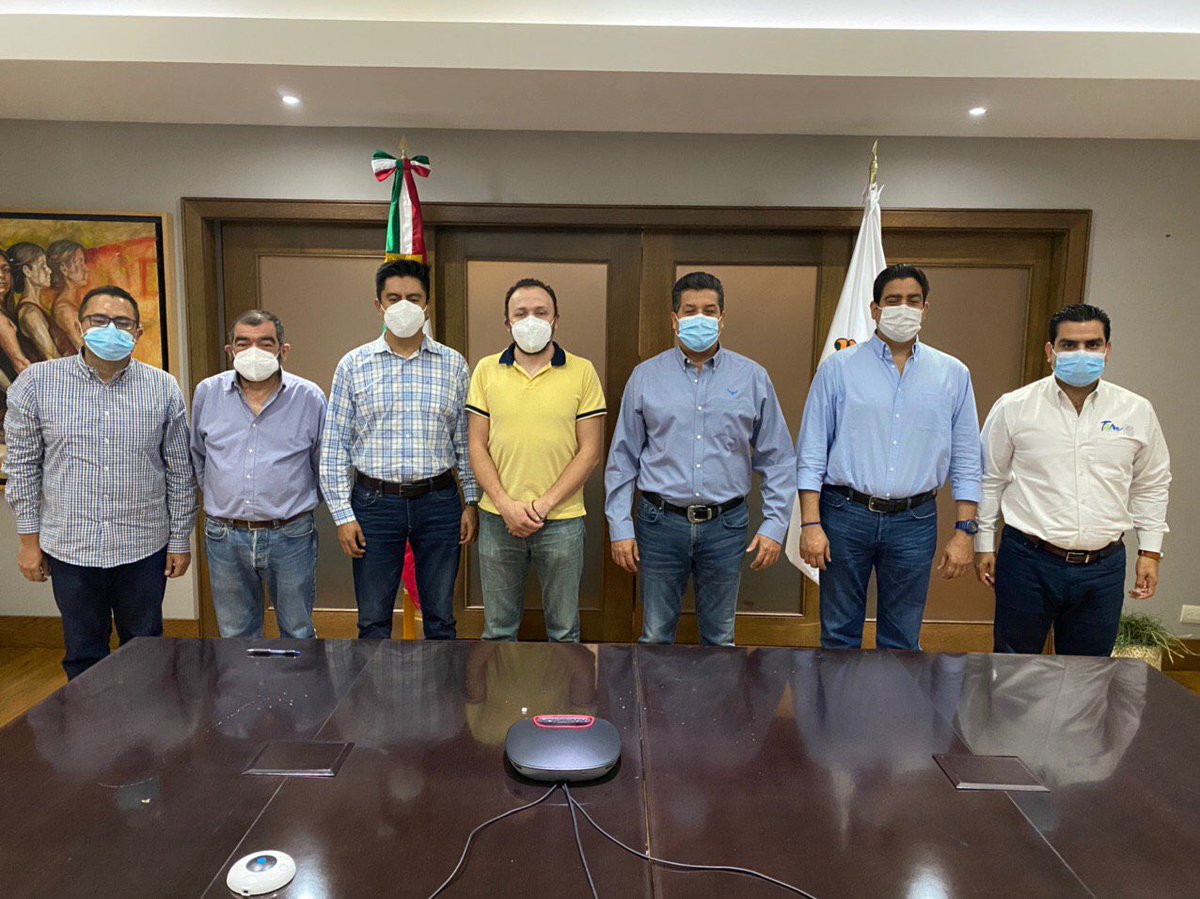 En Tamaulipas con el gobernador Francisco García Cabeza <a href="/fgcabezadevaca/">Fco. Cabeza de Vaca</a> y el senador <a href="/IGCabezadeVaca/">Ismael Cabeza de Vaca</a> dando seguimiento a la problemática social enfocada a los más necesitados.
Seguimos continuando en la brega de la solidaridad.