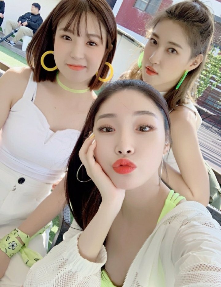 bowscraft's tweet photo. #SpringUpASTRO es lo mejor que van a escuchar en toda su vida, en especial aquí la reina Innocent Love que D E B E N escuchar y agregar a sus playlist porque es bop de los bops. Pónganla en loop y no se arrepentirán. https://t.co/qjMKgYAOXM