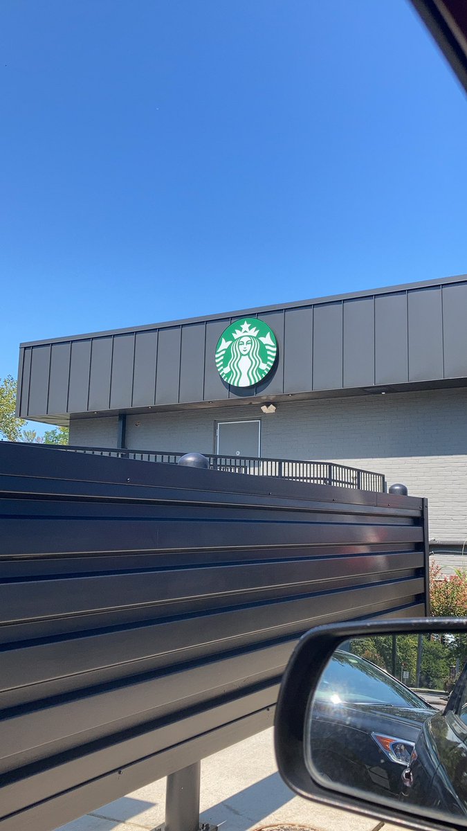 StormyFire3's tweet photo. At Starbucks right now. Who wants to be my #coffeeslave ? https://t.co/RSRdUEB1yo