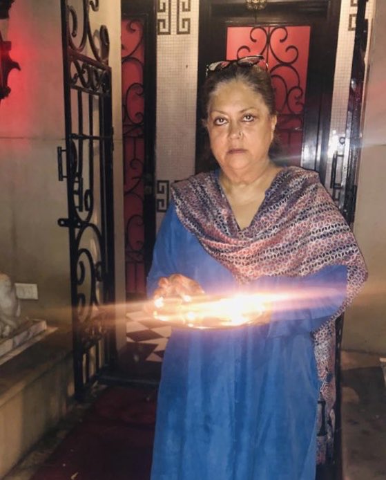 VasundharaBJP's tweet photo. ॐ जानकीकांत तारक रां रामाय नमः !

अयोध्या में भगवान श्रीराम के मन्दिर निर्माण की खुशी में अपने आवास पर दीप जलाकर दीपोत्सव मनाया। बीते करीब पांच शताब्दियों से टेंट में रह रहे रामलला अब मन्दिर में विराजने जा रहे हैं, जिसके उपलक्ष में पूरा देश आज दिवाली मना रहा है।

#JaiShriRam https://t.co/pCc90opkzT