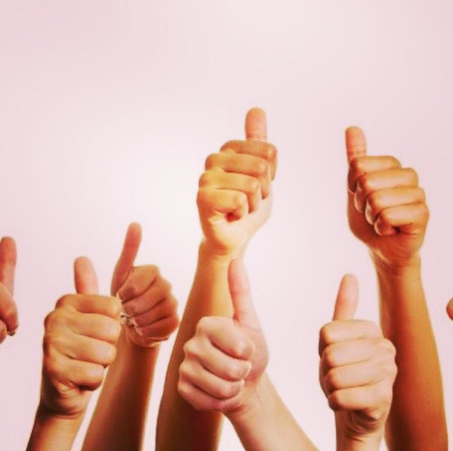 Рукопожатие. Слава успех признание. Люди хлопают в ладоши. Отношения с коллегами. Почет и уважение человека.