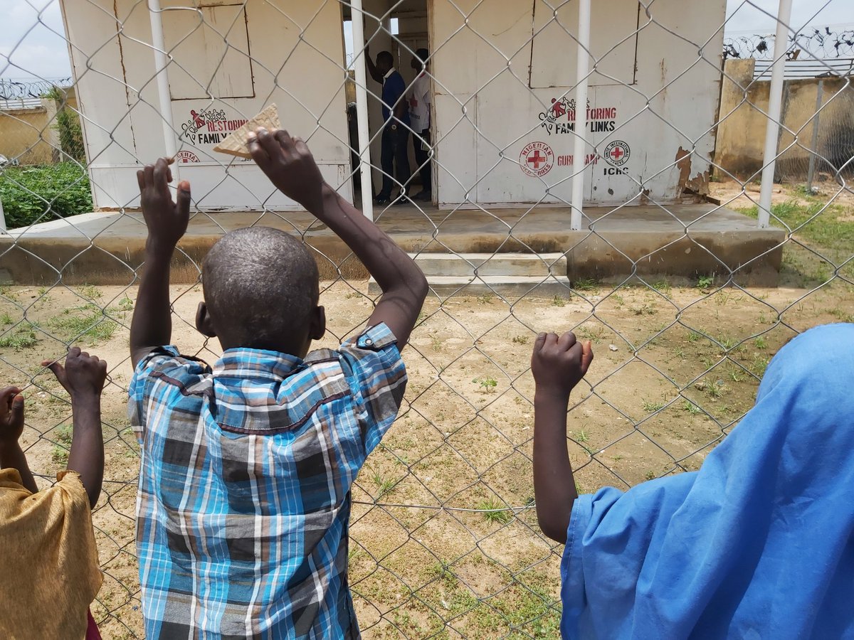 US_Koondeely's tweet photo. This pictures are PRICELESS!

Some children in Gubio IDP camp Maiduguri waiting at an @ICRC_Nigeria antenna to share one of the most important moments of their friend's life. The day he gets to have a video call with his father after 5 long years of separation!
#Humanity https://t.co/5mLcQYJVPq