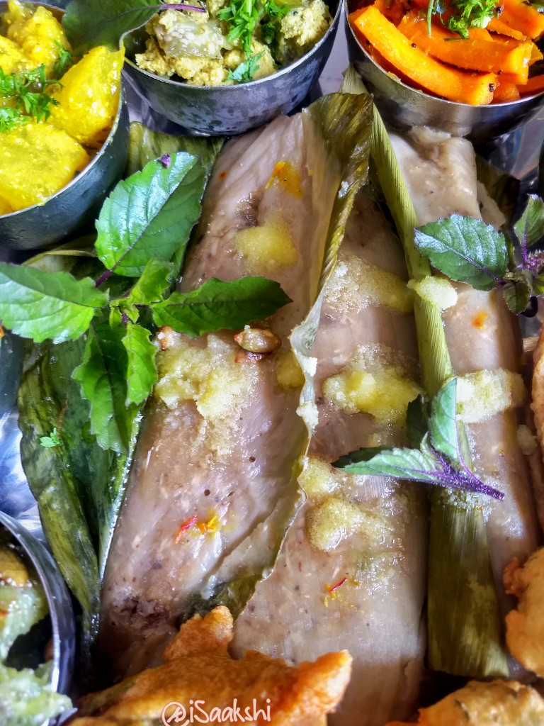 iSaakshi's tweet photo. #Pathol!! Have tried sweet potatoes and nutmeg as stuffing, apart from the usual coconut 🥥 jaggery thingy. 
@sadhanak, you must try this combo!!

#RamLalla ko yeh mishtan bahut hi accha laga! 🤗🤗 https://t.co/IE3mZZcZqM