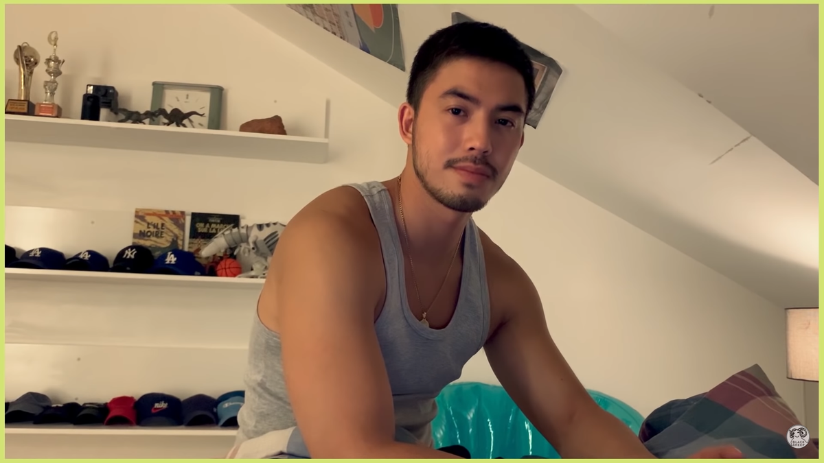 swingtime16's tweet image. I love how there's a tiny glimpse of joy on his face when Mico calls Xavier but you can also see a lot of sadness in his eyes. @tonythesharky ang galing mo talaga! #HelloStrangerEP7