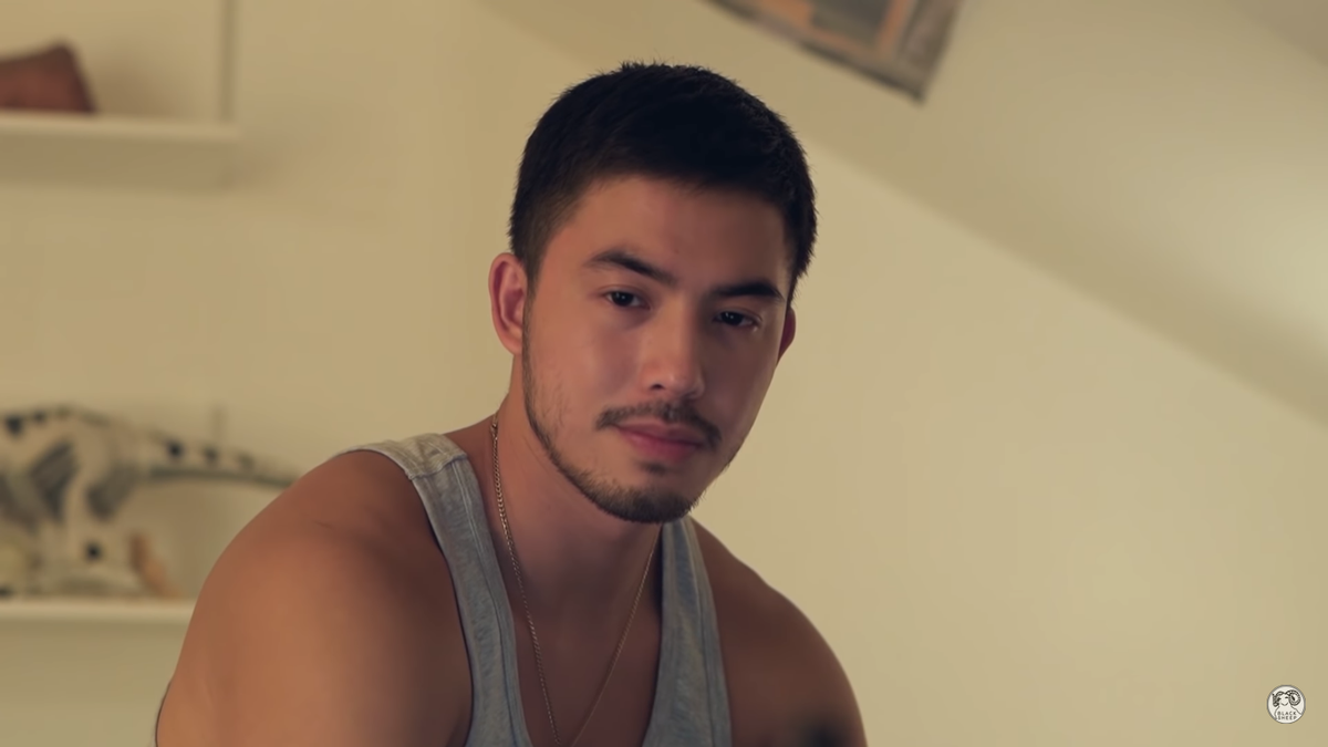 swingtime16's tweet image. I love how there's a tiny glimpse of joy on his face when Mico calls Xavier but you can also see a lot of sadness in his eyes. @tonythesharky ang galing mo talaga! #HelloStrangerEP7