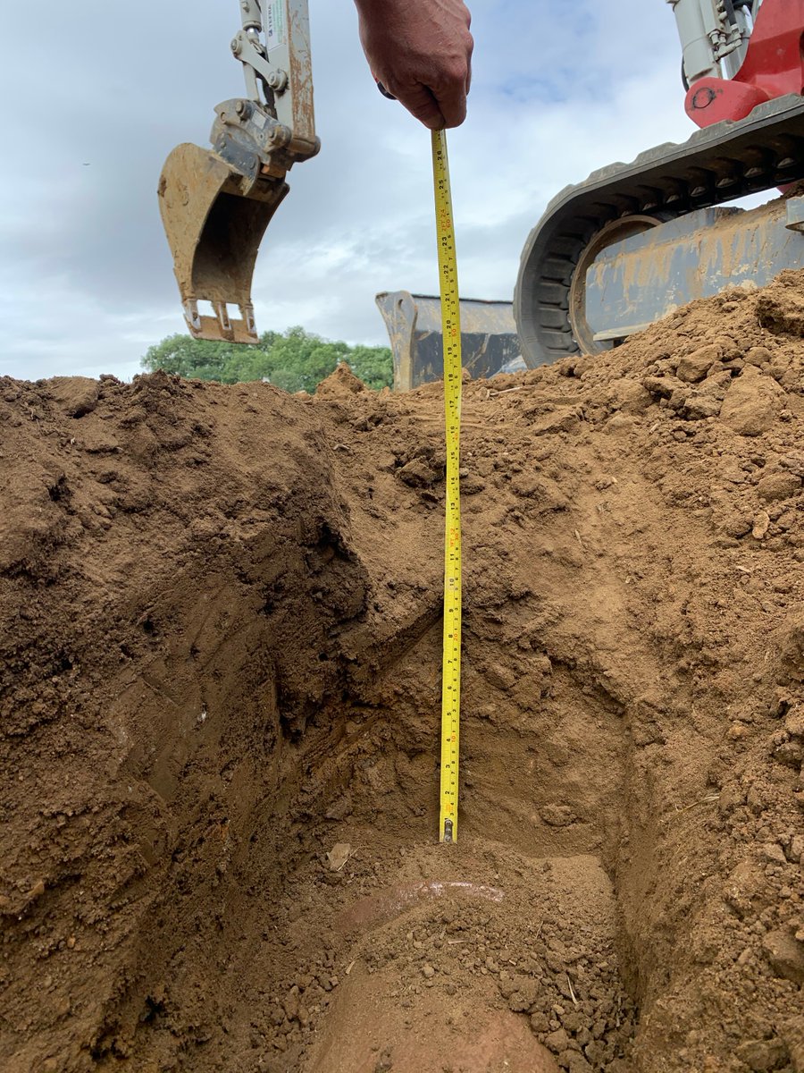 WilliamMorfoot's tweet photo. 300mm water main (owned by the major utilities) with just 450mm of cover over it. New Land Drains will therefore be going underneath this....Farmer now instructing his farm team to not got too deep with the subsoiler....! #Farm #drainage #Waterpipe #utilities #NotDeepEnough https://t.co/2OMIsq4B3K