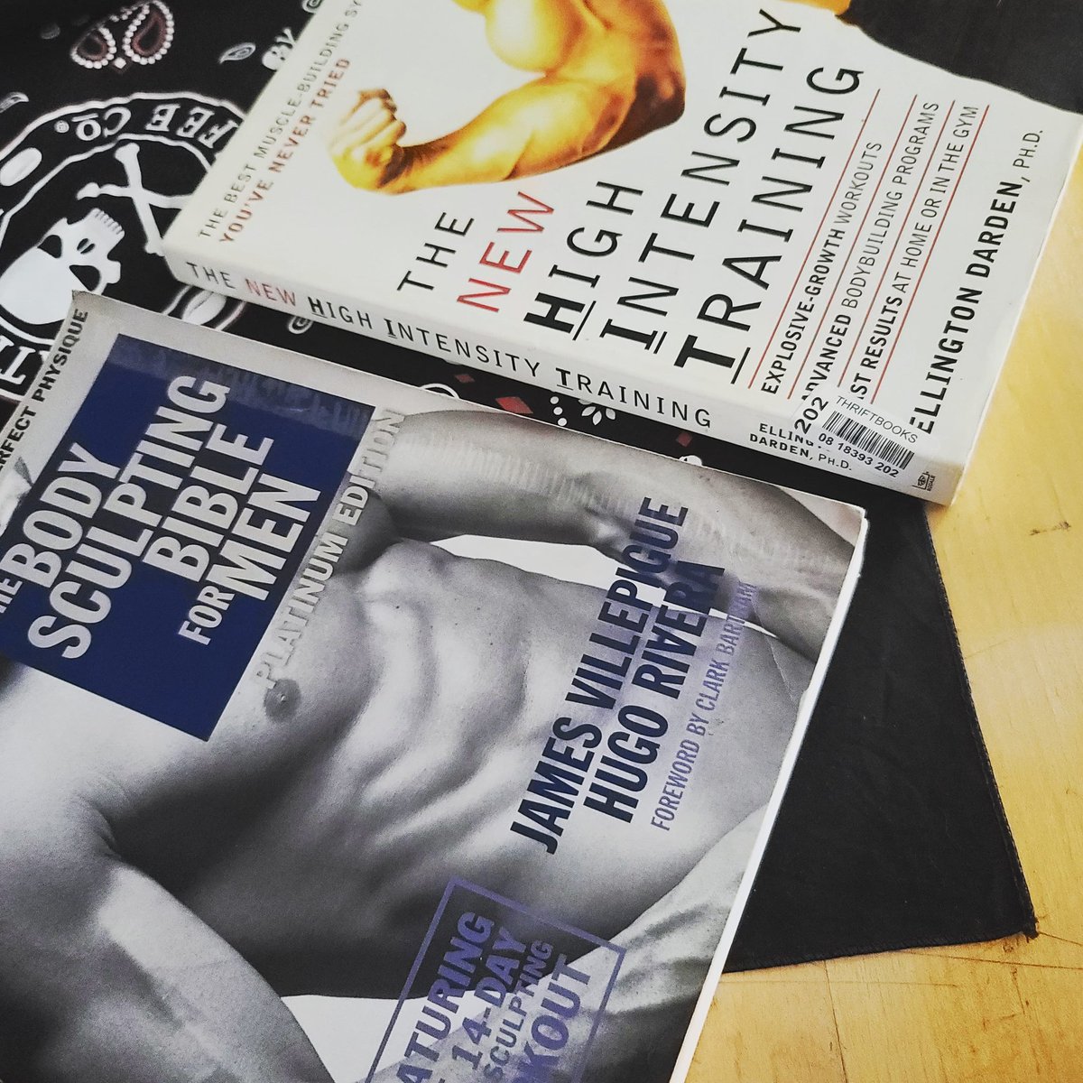 Texas_Savage_'s tweet photo. The 2 books that got me started while doing a 10 in Texas. Came out of a 30 day solitary jacked! @KaliMuscle #TexasMadeMuscle https://t.co/TrVxozyXal
