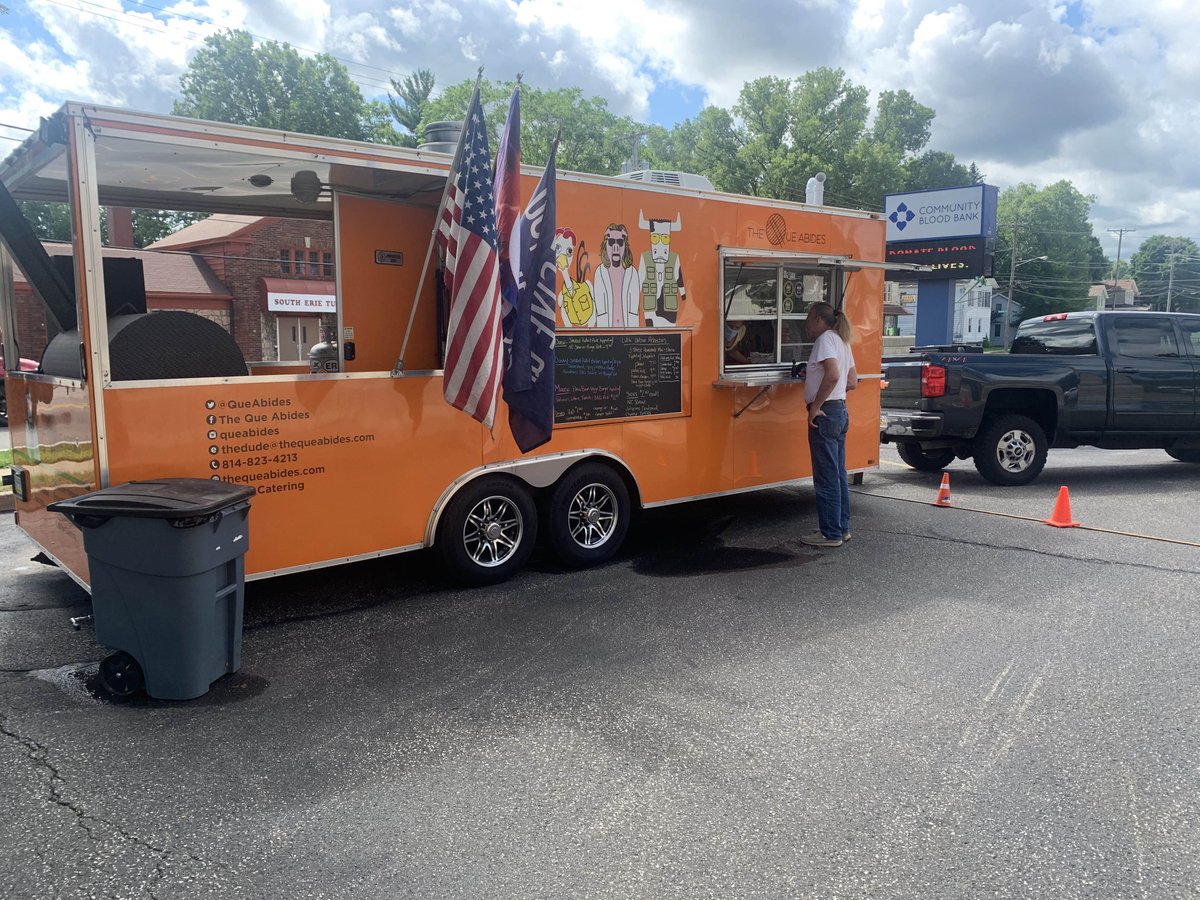 OurDonorsSave's tweet photo. @QueAbides is here at the Erie Donor Center today until 4 p.m. so come in lunch with us and help save lives! 2646 Peach Street in Erie. https://t.co/1DQVC4ILpN