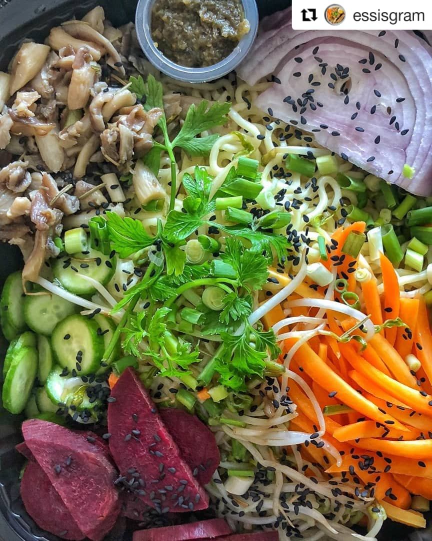 whereghanaeats's tweet photo. Slurp! Slurp! Slurp!

Who: @EatAtEssis 
What: Vegan Ramen
#WhereGhanaEats : 📍#Accra https://t.co/aToDXUWv1a