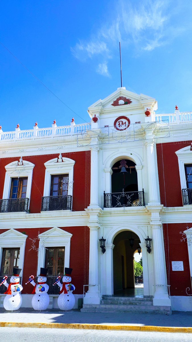 cuellarlucy_'s tweet photo. Edificio antiguo Linares n.l. 🍂☘🍁
#fotodearchivo #momentodefotos #capturandoinstantes #caminando #depaseo #linaresnl #edificioantiguo #capturandomomentos #cieloazul https://t.co/ItNfkNc7sf