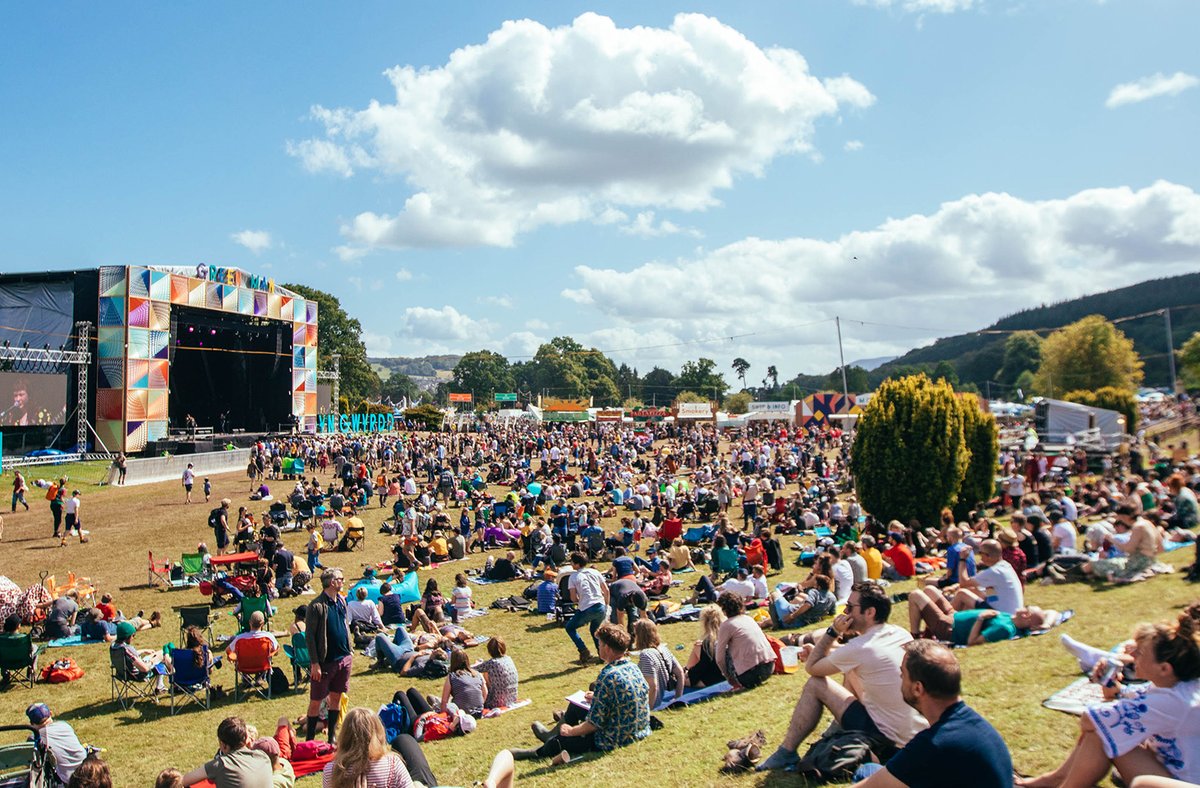 GreenManFest's tweet image. We may not be revelling in the Welsh mountains this year, but we couldn't not have a knees-up...

Stack-cups at the ready, as we present Green Man 'Field Of Streams' 📺 beaming live 22nd August! Expect never-released sets, theatre, digital arts &amp;amp; lots more. Line-up landing soon!