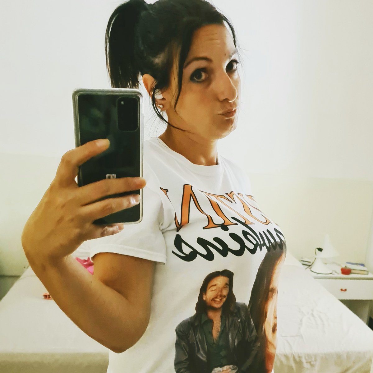 guia78's tweet photo. #Day44
πPoutπ
-
#100DayswithJustinHawkins
@JustinHawkins
-
Reppin @thedarkness
-
Funny face at phone with my #soulsister @beccari_laura
-
#100DaysOfHawk #100DaysofHawkins #JustinHawkins #rockandrolldeservestodie #TheDarkness #bandmerch #merchandise #personalchallenge #challenge https://t.co/qN1uedANup