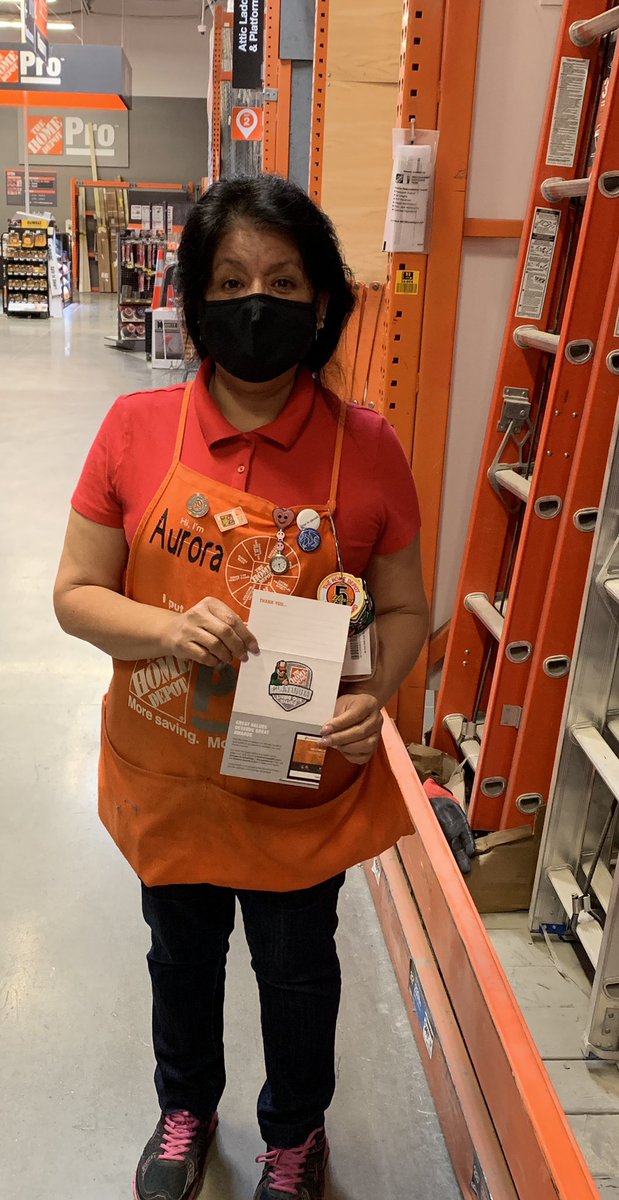 Recognizing Pro Cashier Aurora with joining the Platinum Homer Badge Club. Time to pick out a gift.@Tiffersmw @ElmoBermudo @destinykinghd @TaraMartin9_9