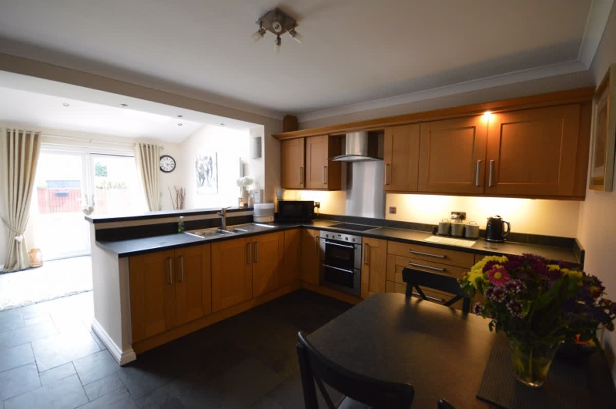 castledwellings's tweet photo. 🏡For Sale: #Stainburn Avenue, #Castleford

This beautifully presented three bedroom semi detached home is in an enviably positioned close to local amenities including the popular Xscape Leisure Complex. 

🌍https://t.co/zNOqoVJMU3 #EstateAgents #ForSale #Property #House #Garden https://t.co/Pm9GIlAJtR
