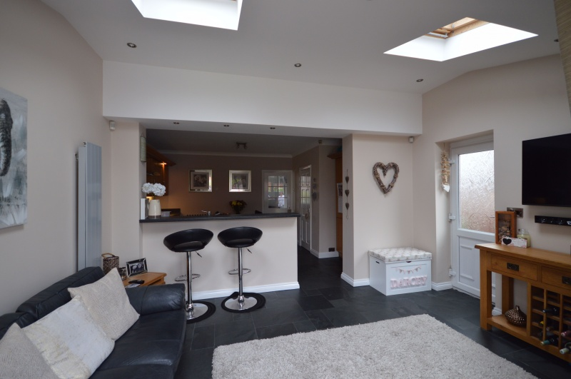 castledwellings's tweet photo. 🏡For Sale: #Stainburn Avenue, #Castleford

This beautifully presented three bedroom semi detached home is in an enviably positioned close to local amenities including the popular Xscape Leisure Complex. 

🌍https://t.co/zNOqoVJMU3 #EstateAgents #ForSale #Property #House #Garden https://t.co/Pm9GIlAJtR
