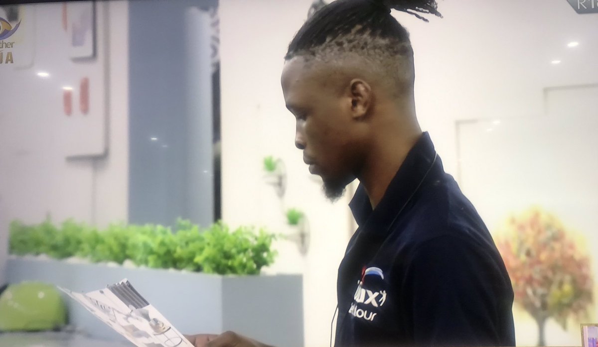 itsLaycon's tweet photo. Our boy creating art in the #DuluxDesignChallenge #AllVotesforLaycon #BBNaija 

Click on link in bio to vote Laycon. https://t.co/pjz83OXDi3