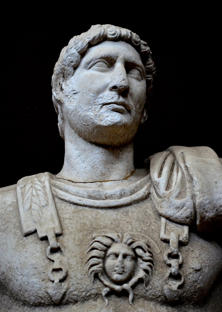 Что такое император в древнем риме. Статуи римских императоров. Император Рим. Римская статуя. Римский Император 5.