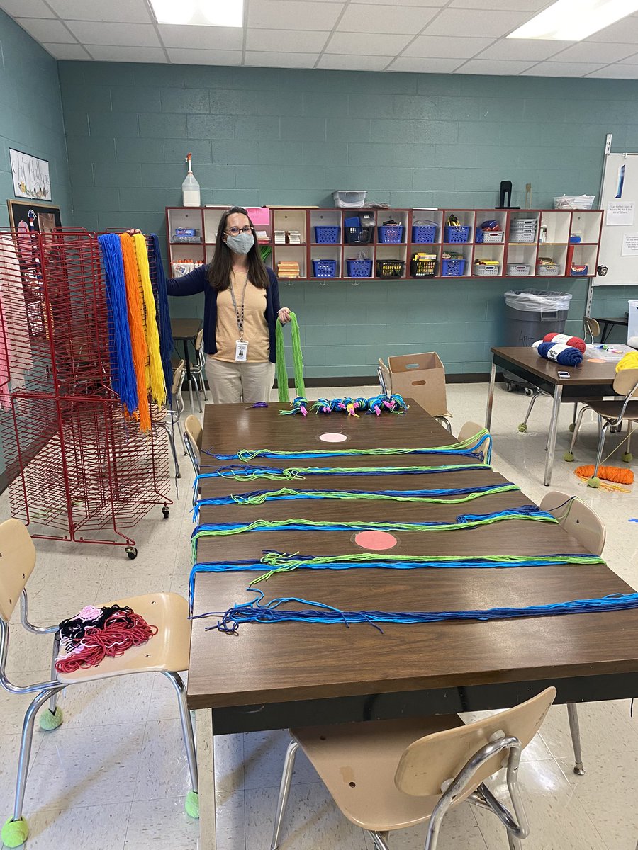 traceygcarson's tweet photo. MES team starting the year strong! We love our students. @MESMustangsTN @co_sumner @scottlangford72 https://t.co/b78HaSdb29