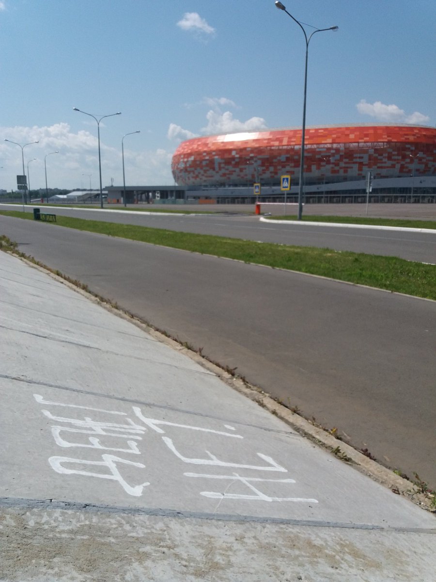 vikyra's tweet image. Между тем, в Мордовии больше нет профессионального футбола, из-за долгов футбольный клуб прекратил существование, имущество арестовано. Зато в Саранске есть стадион за 16 миллиардов рублей.
#спорт
#футбол
#Мордовия