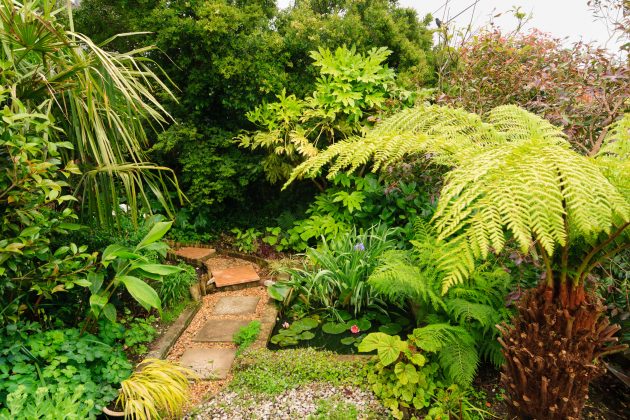 Eight clever tricks to make a small garden look bigger – and super stylish ow.ly/JkkK102jV7l