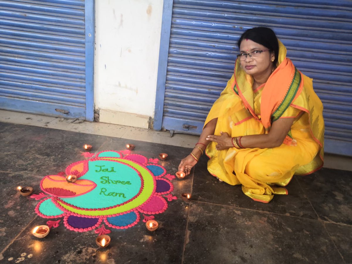 DhakNandini's tweet photo. खत्म हुआ 492 साल का इंतजार ,हर भारत वासियों के सपना साकार हुआ ,इस ऐतिहासिक पल में सभी अपने घरों में डीप प्रज्वलित कर अपना सहयोग दे
         जय जय श्री राम, जय सियाराम https://t.co/T8N752Dupc