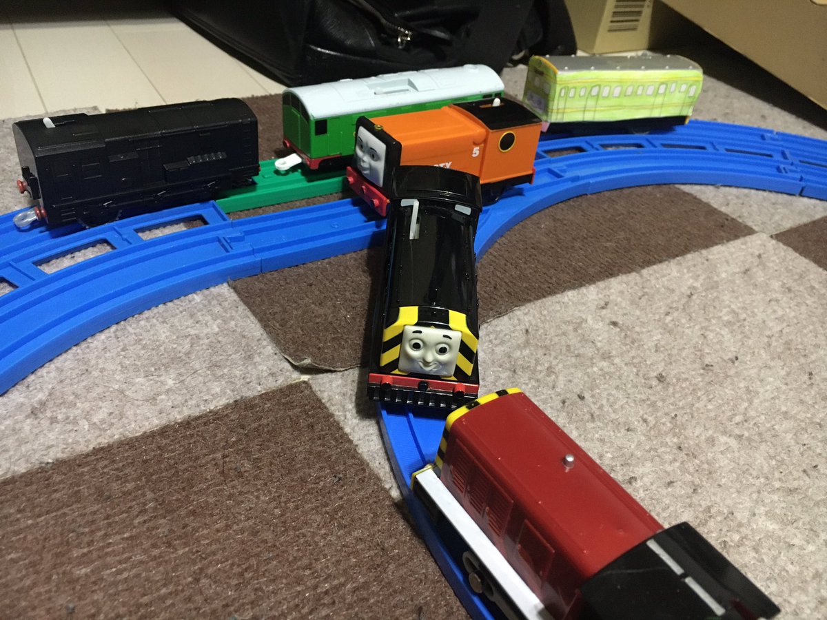 イロスマ トーマス Di Twitter ブルーベルれっしゃ 1 ラスティーは ダグラスにオリバーの事を話す 2 ディーゼル機関車軍団 3 ステップニーの脱出 4 ブルーベル鉄道のステップニー きかんしゃトーマス ステップニー ラスティー