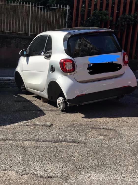 Marcopalmaxv's tweet image. 18 gennaio 2019 Via Lupatelli
23 maggio 2019 Via Ribotti 
oggi Via Fuggetta 

in #smartwetrust (ma così tanto per ... dire) @Urloweb @tempoweb @rep_roma @TgrRaiLazio @IlMsgitRoma @corriereroma @AnsaRomaLazio @romafaschifo @RiprendRoma @battaglia_persa #Roma #libici #tempilibici