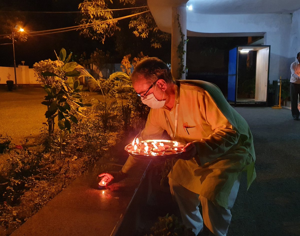 Bhupendraupbjp's tweet photo. आज माननीय प्रधानमंत्री श्री @narendramodi जी द्वारा अयोध्‍या में भव्य श्रीराम जन्‍म‍भूमि मंदिर के भूमिपूजन और शिलान्‍यास के ऐतिहासिक अवसर पर लखनऊ स्थित सरकारी आवास पर दीप प्रज्वलन किया।

#JaiShriRam #AyodhyaRamMandir
@myogiadityanath @BJP4UP @BJP4India https://t.co/GgY1U67PWj
