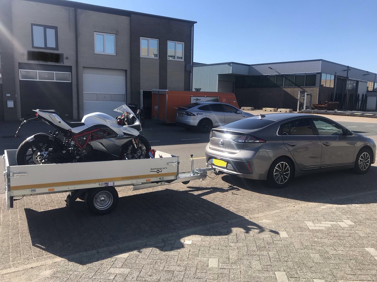 Vandaag mochten we weer iemand blij maken met een zeer mooie Energica Ego. #tryelectric