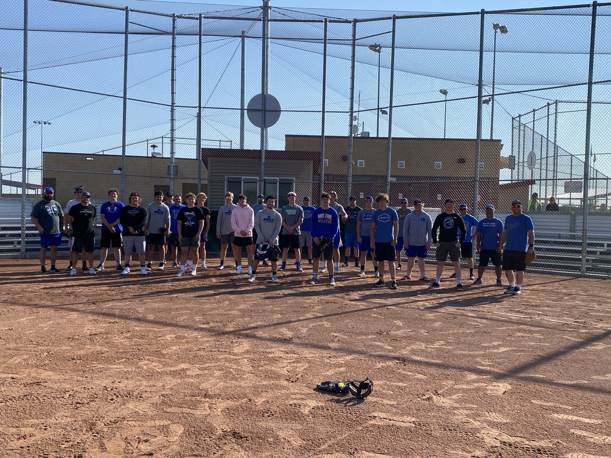 BoltsTbhs's tweet photo. Great week for the 3rd Annual Bolts Softball Tourney.  Coaches take the title for the 3rd straight year with a win over the seniors.
#Dynasty 🏈💯⚡️ https://t.co/PZDuQywglL