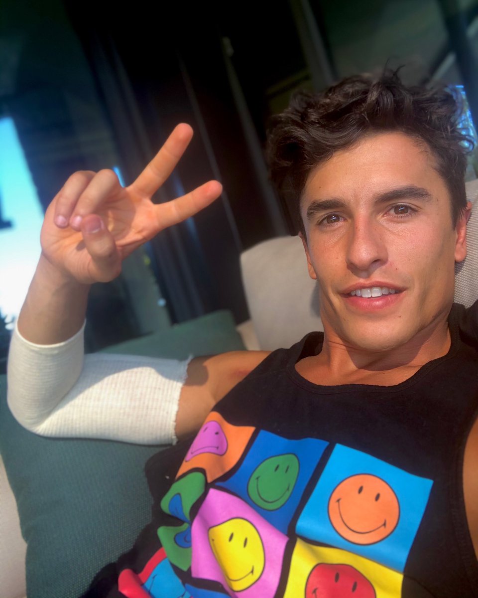 marcmarquez93's tweet image. Caer está permitido, levantarse es una obligación 💪🏼
Gracias a tod@s por los mensajes de apoyo!
Falling is allowed, getting up is an obligation 💪🏼
Thank you all for the messages of support!
#MM93