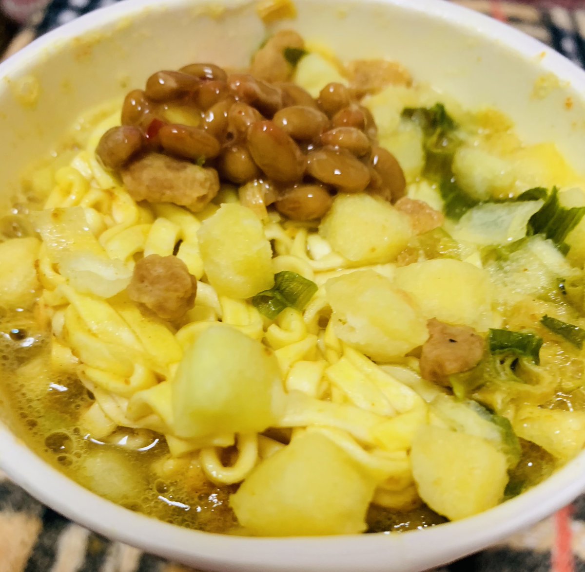 ট ইট র 一条もんこ よこすか海軍カレーうどん 納豆入りおいしい 底に溜まっていくのがいいんです
