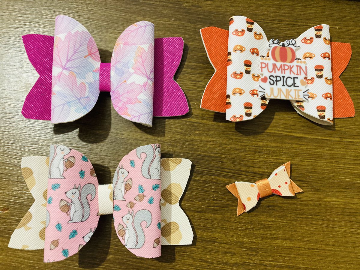 FunkyBDesigns's tweet photo. I like to share customer photos and give shout outs to all the talented people I know. I’m especially proud that my very own daughter has started her own line of bows. #bows #bowmakers #proudmama #teenentrepreneur https://t.co/e8HtRIYfp2