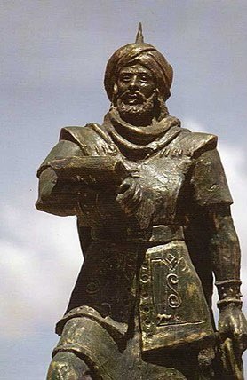 Statut de Oqba ibn Nafi à Biskra portant un caftan:
