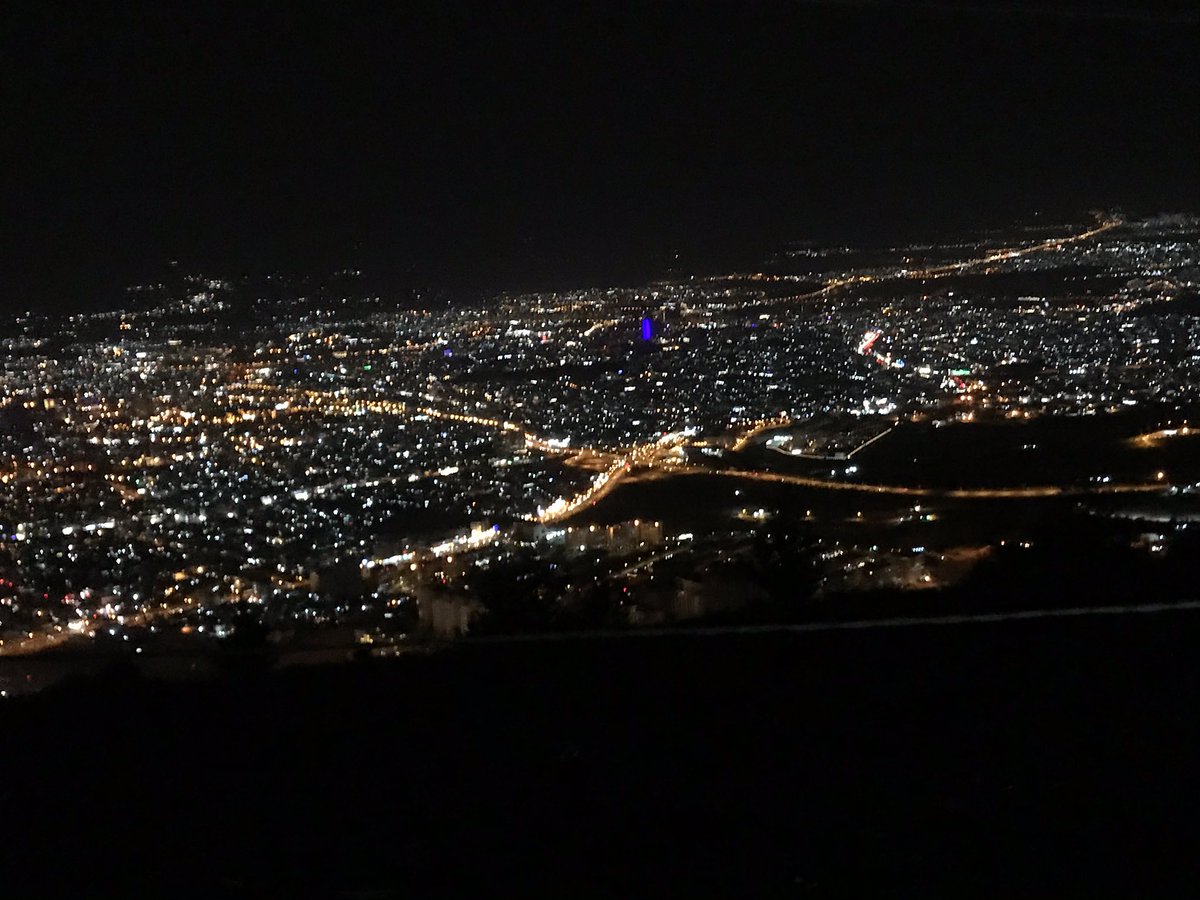 HamsHamaa's tweet photo. بعض البشر يخلق لك جزءاً من السعادة لكن البعض الآخر هو السعادة بحد ذاتها🌹🌹🌸🌸 https://t.co/CwhUISu1Zz