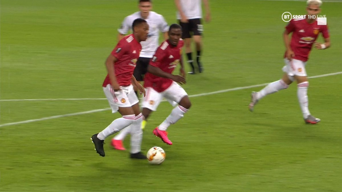 JohnMcArts's tweet photo. Thrillingly nostalgic to see Anthony Martial wearing all-black boots!!!

#MUNLASK #MUNLSK #ManUtd #MUFC #EuropaLeague #bbcfootball #btsport #BlackBoots https://t.co/irH2SNawcq
