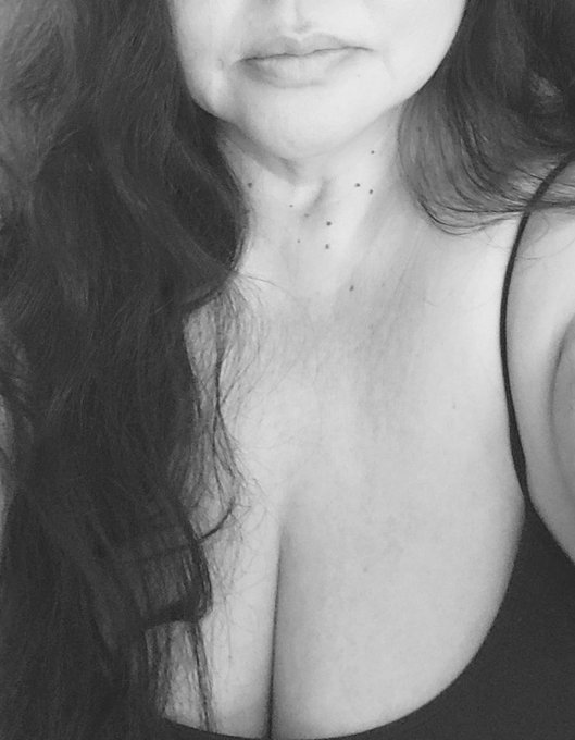 I am horny. I am bored. If you are interested in an outcall and willing to wear a mask, I am too. Well