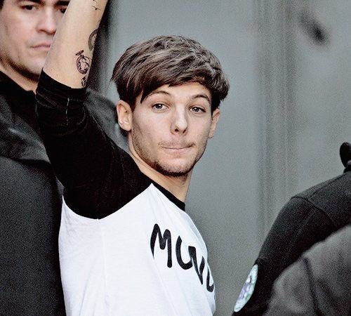 Louis Tomlinson haciendo cara de :> a very much needed thread.