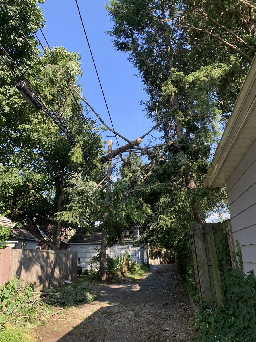 #pseg get your team the parts they need so they can restore power this is a #hazard and #tragedy waiting to happen
