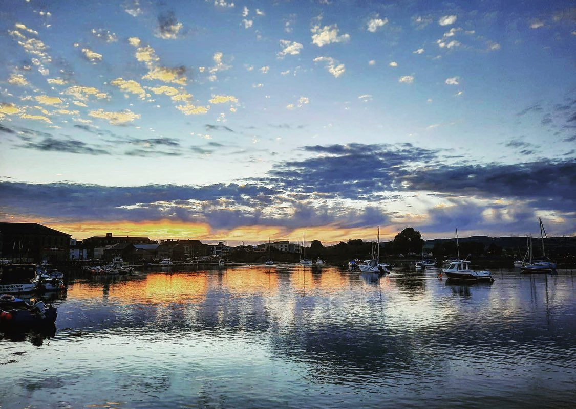 aoifeenv's tweet photo. Sunset in Dungarvan Harbour tonight ⛵️#SunnySouthEast #Dungarvan https://t.co/fpDpqtQI4E