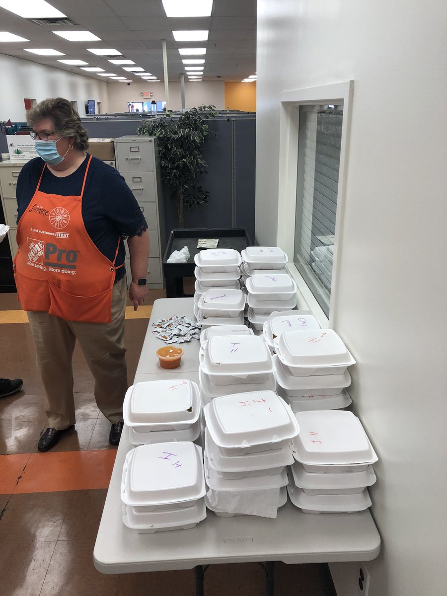 Lunch served to Thank all of our associates for a great Half! Thanks Kieran McCabe for treating our associates! Thanks <a href="/wjackblair/">Jack</a> <a href="/rrc3216/">LevittownRRC3216</a> <a href="/Lorrainbutler/">Lorraine</a>  for serving all the associates 😀🧡